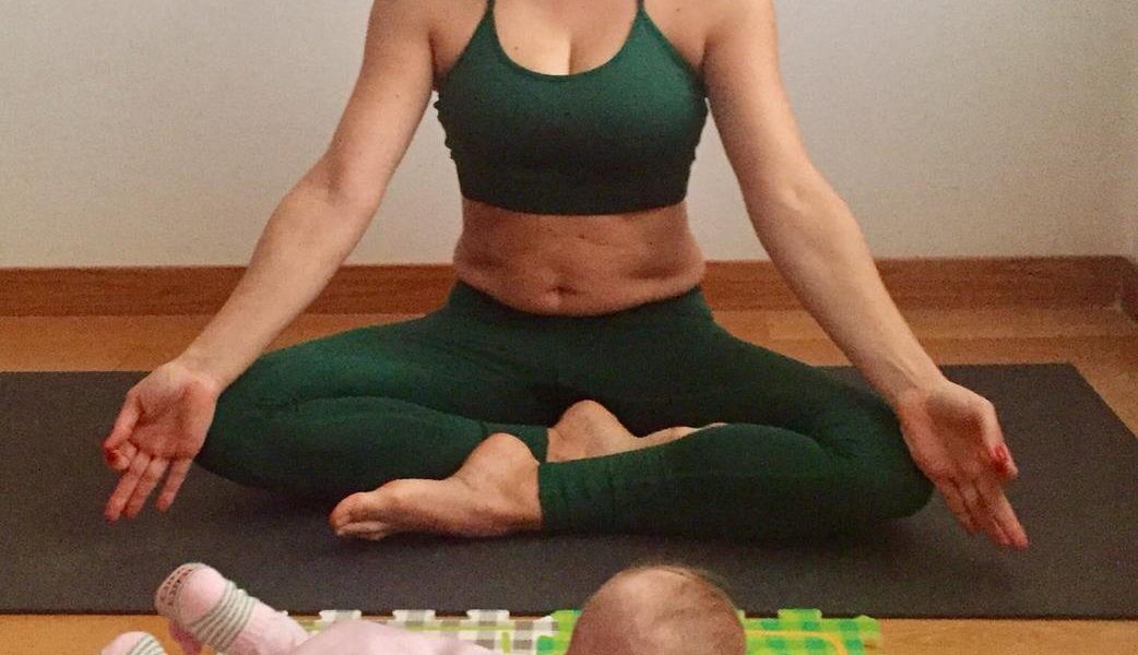Retomar a prática de yoga após ser mãe